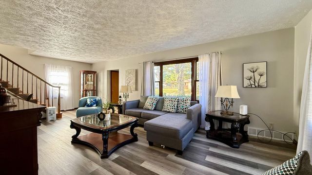 1016 Kingsway Avenue, Rockford, IL 61108