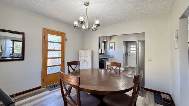 1016 Kingsway Avenue, Rockford, IL 61108