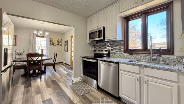 1016 Kingsway Avenue, Rockford, IL 61108