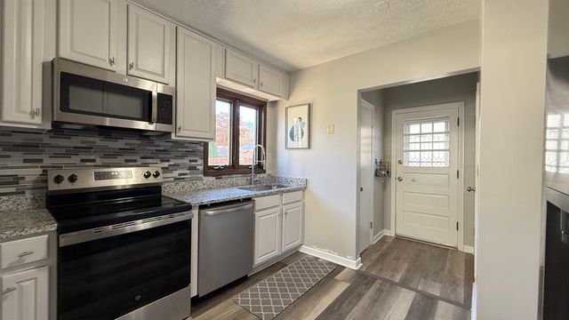 1016 Kingsway Avenue, Rockford, IL 61108