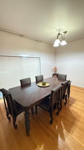 338 E 25TH Place, Chicago, IL 60616