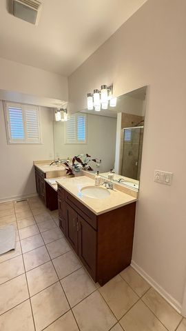 338 E 25TH Place, Chicago, IL 60616