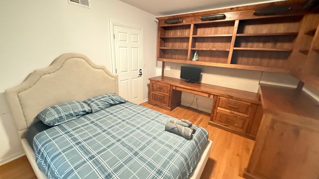 338 E 25TH Place, Chicago, IL 60616