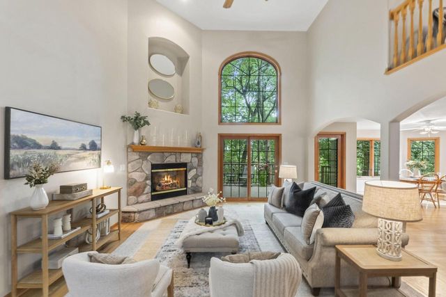 3515 Broken Bow TRAIL, Delafield, WI 53018