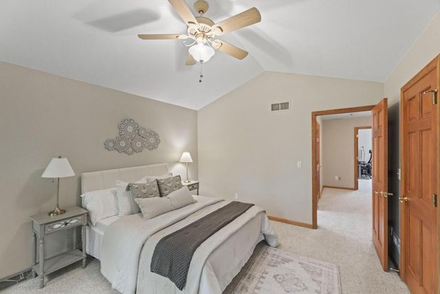 3515 Broken Bow TRAIL, Delafield, WI 53018