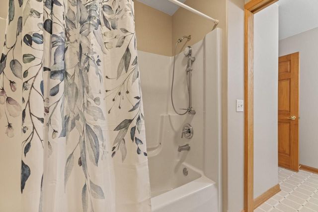 3515 Broken Bow TRAIL, Delafield, WI 53018