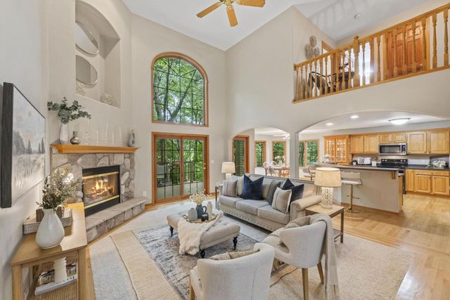 3515 Broken Bow TRAIL, Delafield, WI 53018