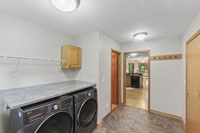 3515 Broken Bow TRAIL, Delafield, WI 53018