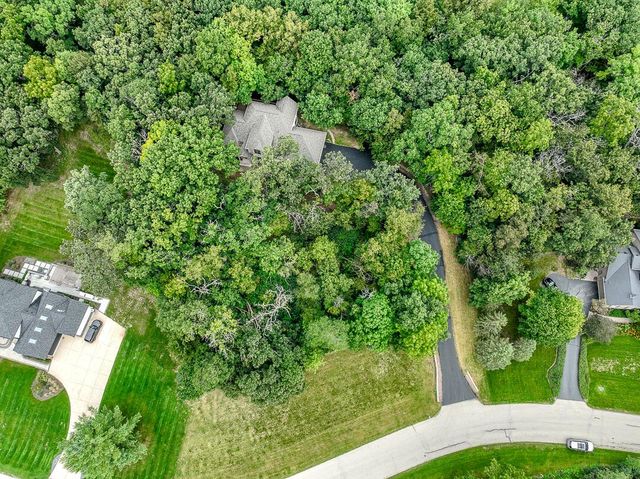 3515 Broken Bow TRAIL, Delafield, WI 53018