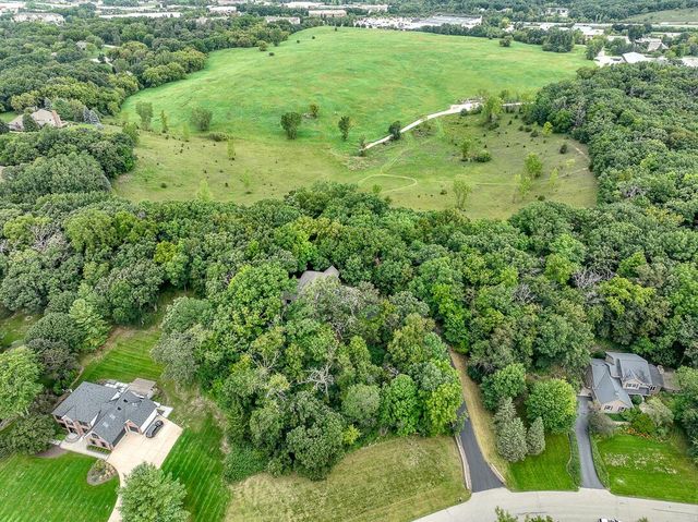 3515 Broken Bow TRAIL, Delafield, WI 53018