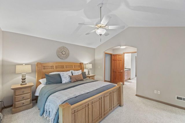 3515 Broken Bow TRAIL, Delafield, WI 53018