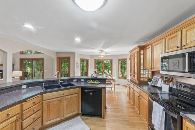 3515 Broken Bow TRAIL, Delafield, WI 53018