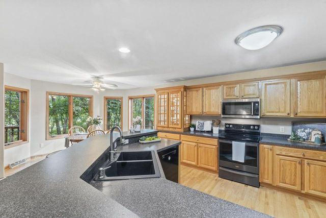 3515 Broken Bow TRAIL, Delafield, WI 53018