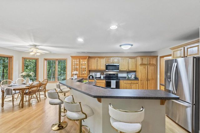 3515 Broken Bow TRAIL, Delafield, WI 53018