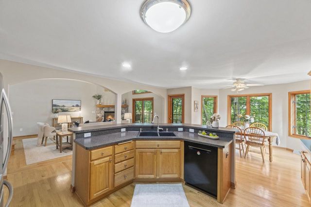 3515 Broken Bow TRAIL, Delafield, WI 53018