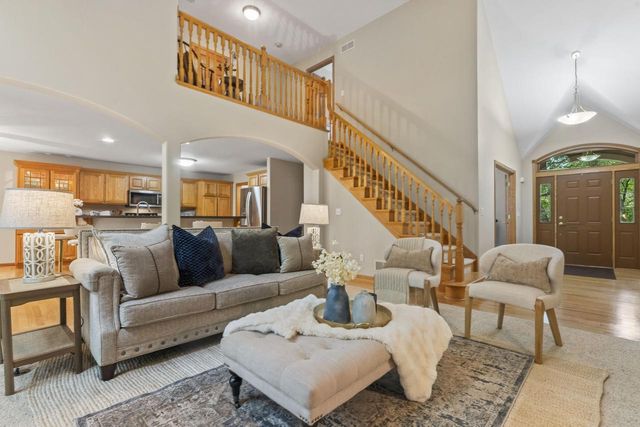 3515 Broken Bow TRAIL, Delafield, WI 53018