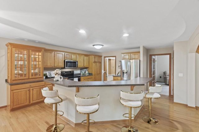 3515 Broken Bow TRAIL, Delafield, WI 53018