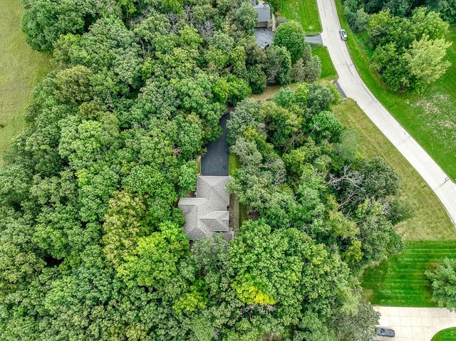 3515 Broken Bow TRAIL, Delafield, WI 53018