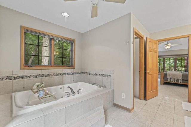 3515 Broken Bow TRAIL, Delafield, WI 53018