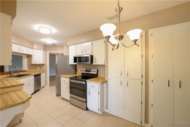 3637 N Laurelwood Loop, Beverly Hills, FL 34465