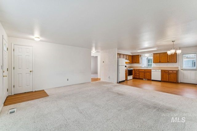 904 E Bird Ave, Nampa, ID 83686