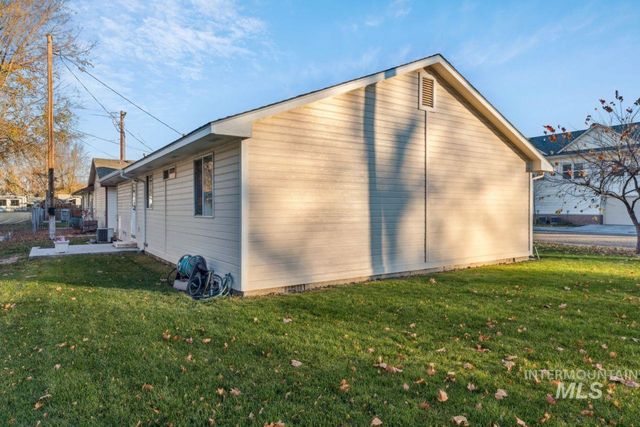 904 E Bird Ave, Nampa, ID 83686
