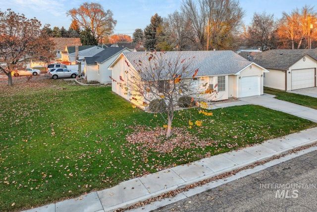 904 E Bird Ave, Nampa, ID 83686