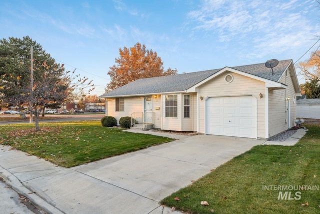904 E Bird Ave, Nampa, ID 83686