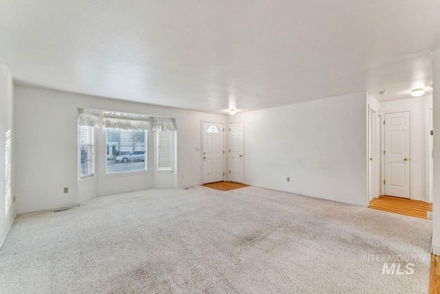 904 E Bird Ave, Nampa, ID 83686