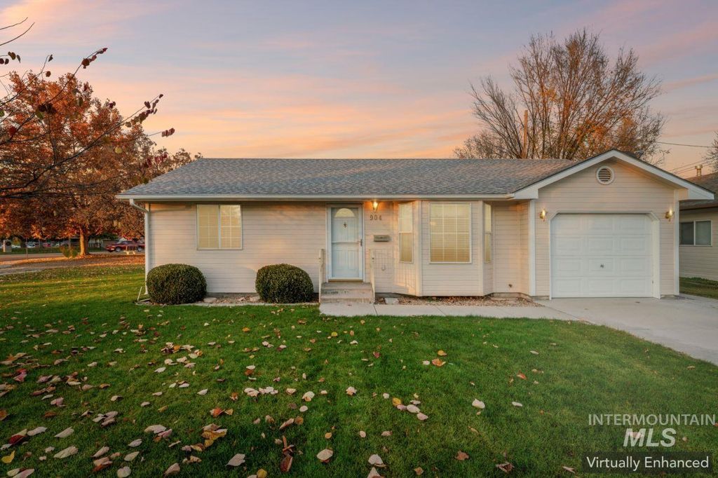 904 E Bird Ave, Nampa, ID 83686