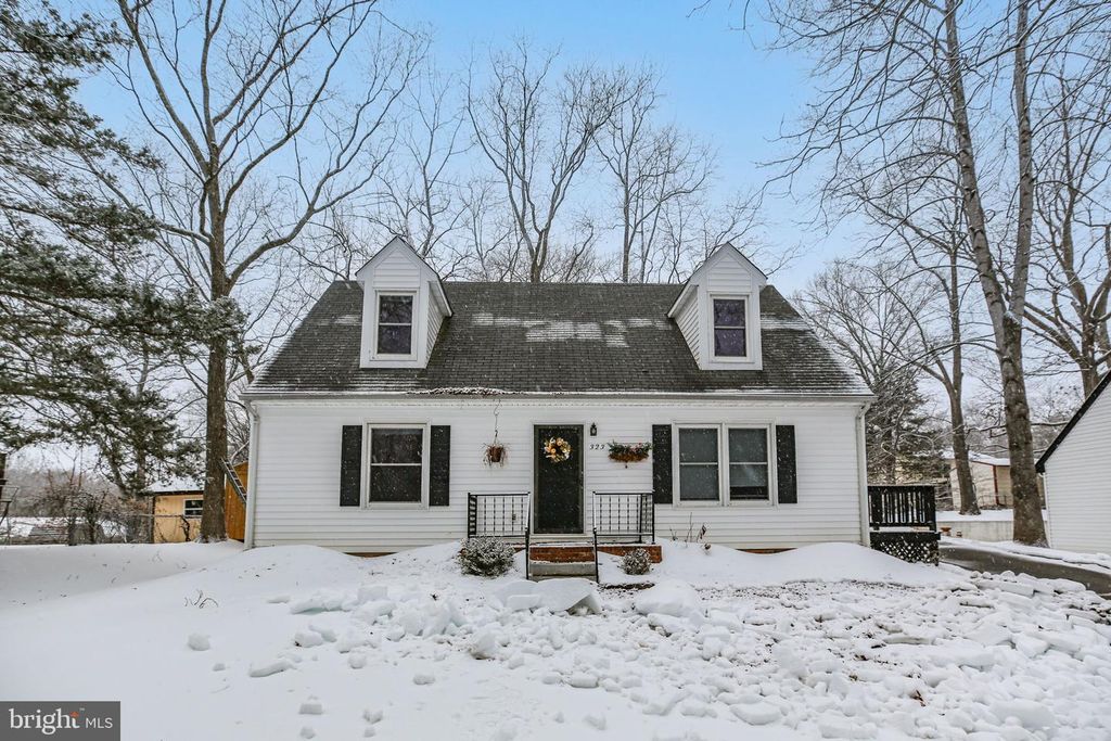 Image 1 of property listing at 323 BURMAN LN, Fredericksburg, VA 22407