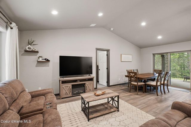 12053 Dufort Rd, Priest River, ID 83856