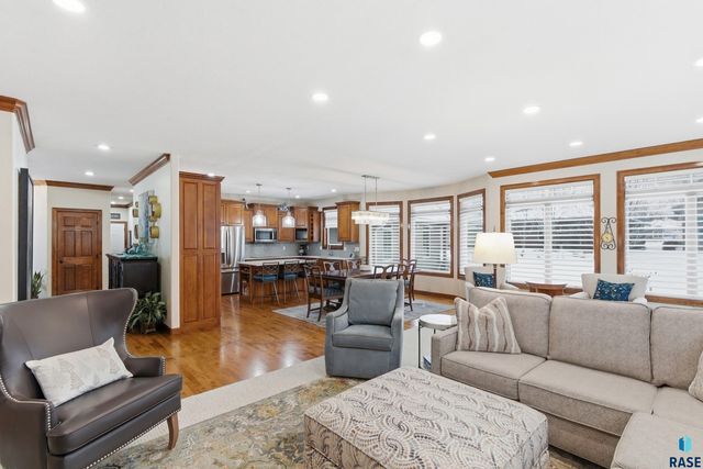 7304 Edinburg Pl Place, Sioux Falls, SD 57108