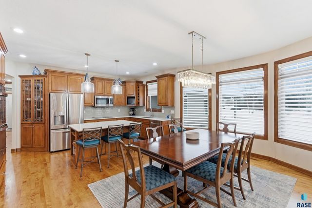 7304 Edinburg Pl Place, Sioux Falls, SD 57108