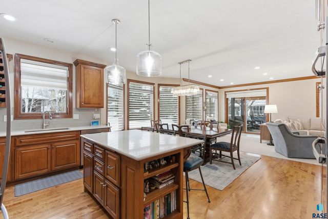 7304 Edinburg Pl Place, Sioux Falls, SD 57108