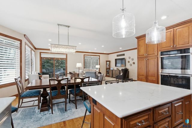 7304 Edinburg Pl Place, Sioux Falls, SD 57108