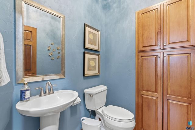 7304 Edinburg Pl Place, Sioux Falls, SD 57108