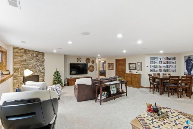 7304 Edinburg Pl Place, Sioux Falls, SD 57108