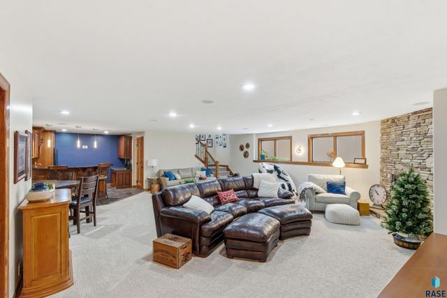 7304 Edinburg Pl Place, Sioux Falls, SD 57108