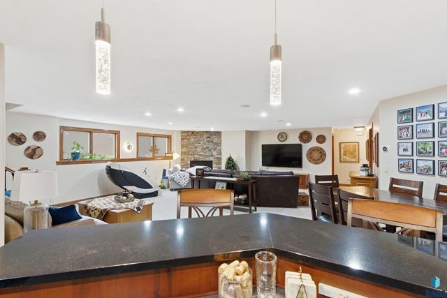 7304 Edinburg Pl Place, Sioux Falls, SD 57108