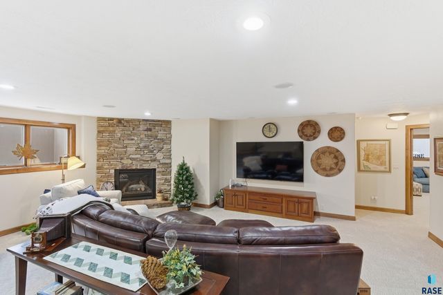 7304 Edinburg Pl Place, Sioux Falls, SD 57108