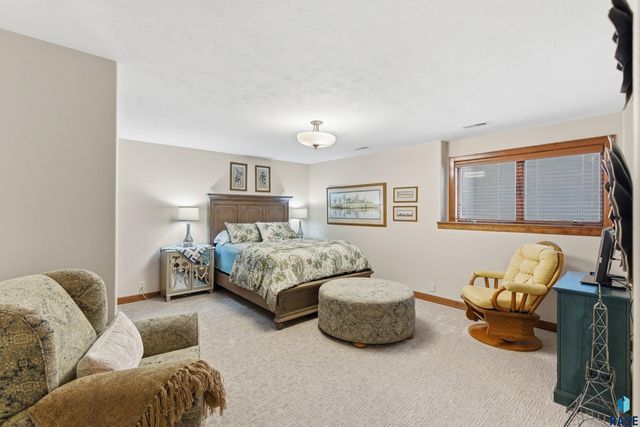 7304 Edinburg Pl Place, Sioux Falls, SD 57108