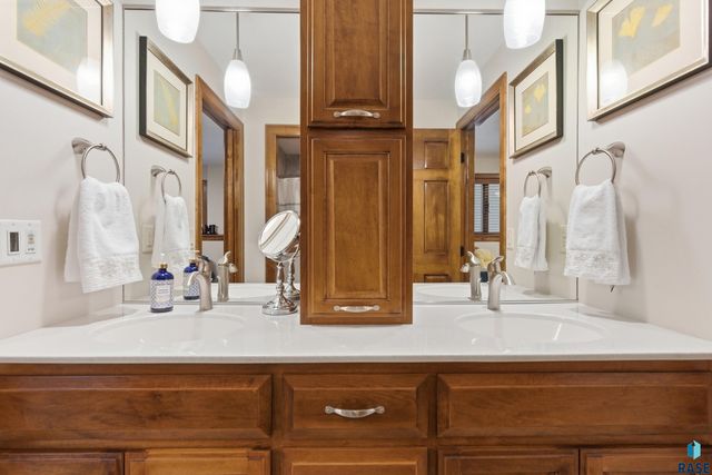 7304 Edinburg Pl Place, Sioux Falls, SD 57108