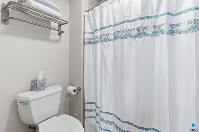 7304 Edinburg Pl Place, Sioux Falls, SD 57108