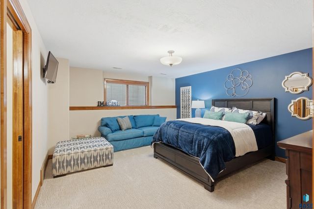 7304 Edinburg Pl Place, Sioux Falls, SD 57108