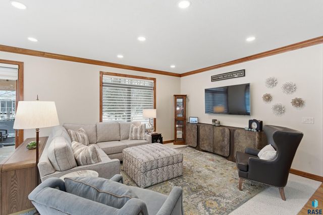 7304 Edinburg Pl Place, Sioux Falls, SD 57108