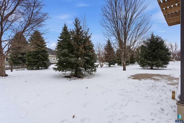 7304 Edinburg Pl Place, Sioux Falls, SD 57108