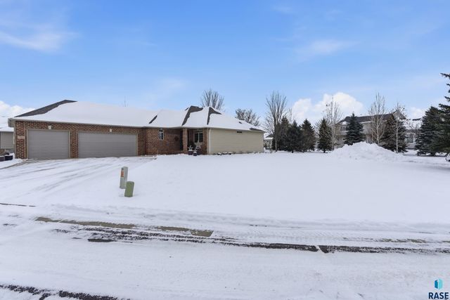 7304 Edinburg Pl Place, Sioux Falls, SD 57108