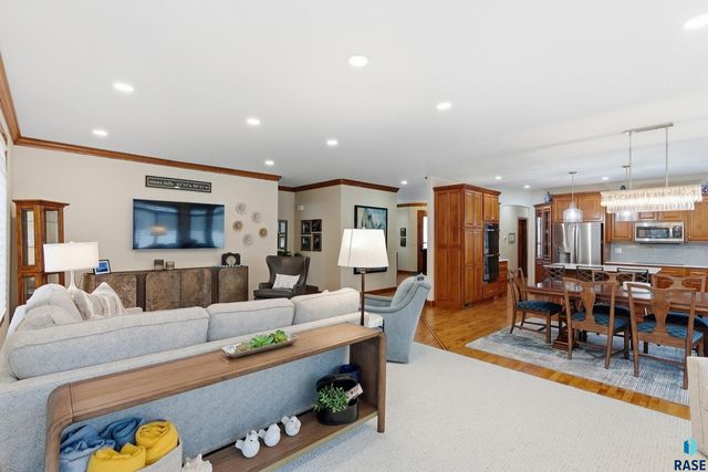 7304 Edinburg Pl Place, Sioux Falls, SD 57108