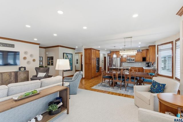 7304 Edinburg Pl Place, Sioux Falls, SD 57108